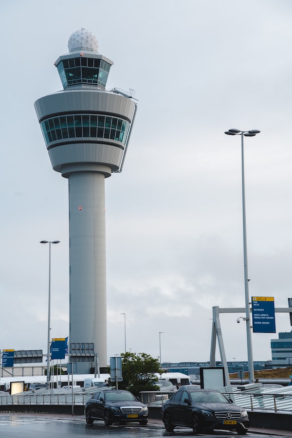 Vrijspraak voor grote drugssmokkelzaak via Schiphol | Cleerdin & Hamer Advocaten