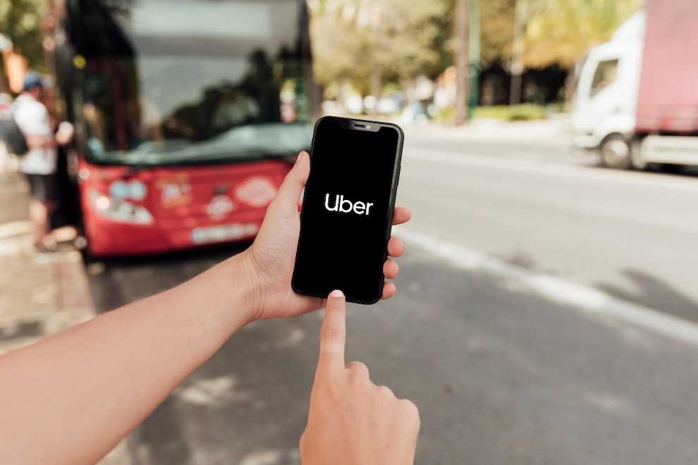 Belangrijk nieuws Hoge Raad laat zich opnieuw uit over de kwalificatie van de arbeidsovereenkomst ditmaal in de Uber-zaak | Cleerdin & Hamer adocaten